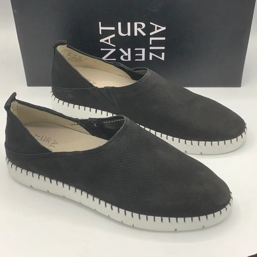 NATURALIZER Black Devan Leather Slip-On Sneakers